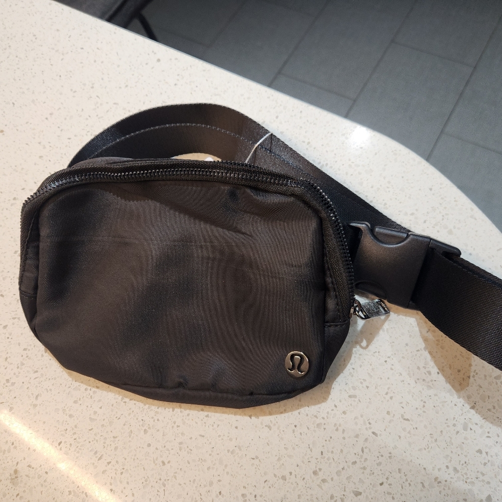 Lululemon Everywhere Belt Bag